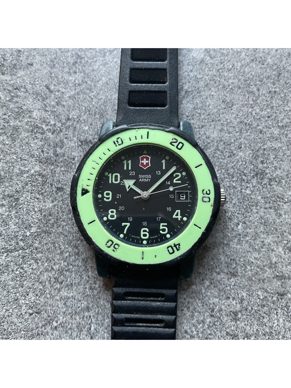Vintage 90's Swiss Army Watch Striker Model Rare Green Bezel 40mm Case D4